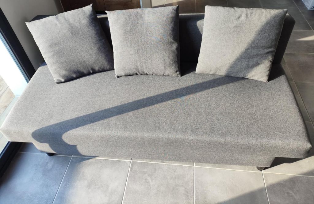Canapé gris collecté